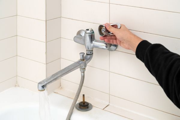 Leaky Bathtub Repair in Lincoln